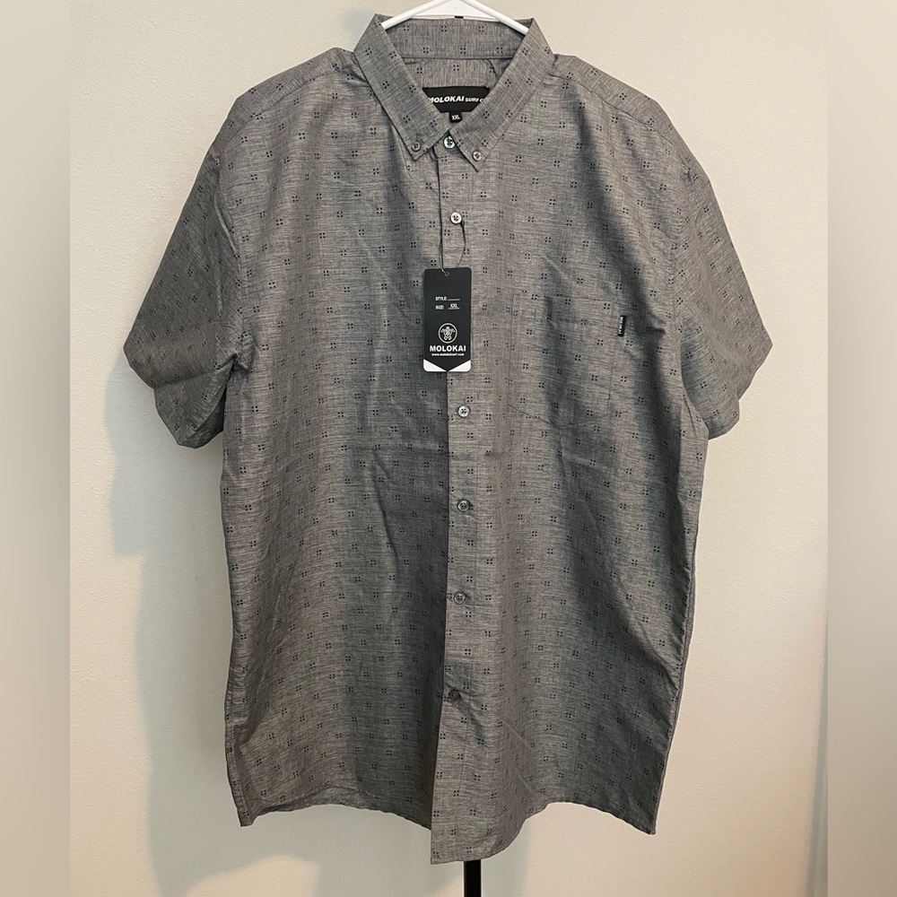 MOLOKAI SURF men shirt. New with tag.